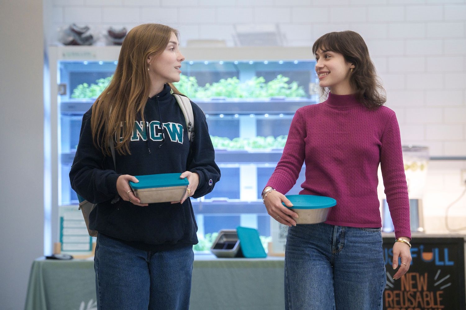 Students using reusable containers at UNCW dining locations
